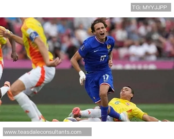 足球场上的闪电之星他以惊人的速度征服了绿茵场 足球场上的闪电之星他以惊人的速度征服了绿茵场