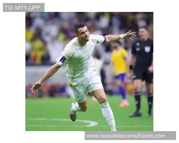 足球明星风采尽显的精彩照片影集,回顾绿茵场上的辉煌瞬间与传奇故事 足球明星风采尽显的精彩照片影集,回顾绿茵场上的辉煌瞬间与传奇故事