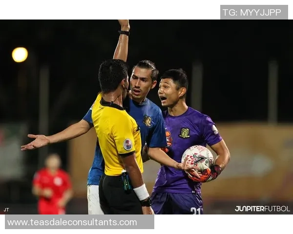 重庆篮球队技术争议引发热议球迷与专家各执己见探讨战术与裁判判罚